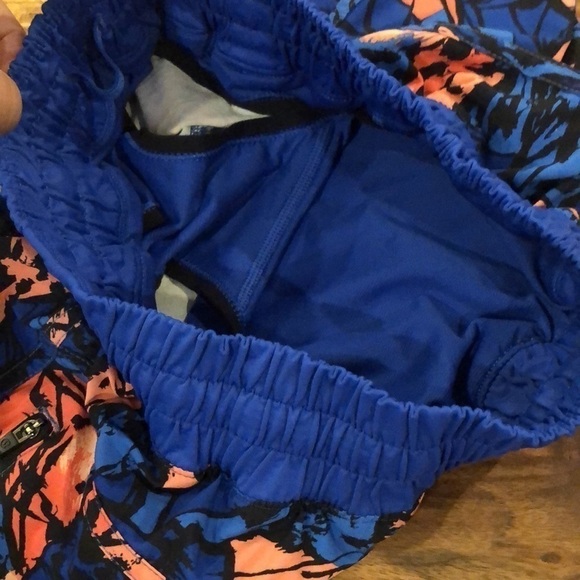 Lululemon Tracker Shorts in Paint Storm Harbor Blue Multi 6 - Picture 5 of 6